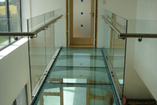 GLASS RAILING (1)